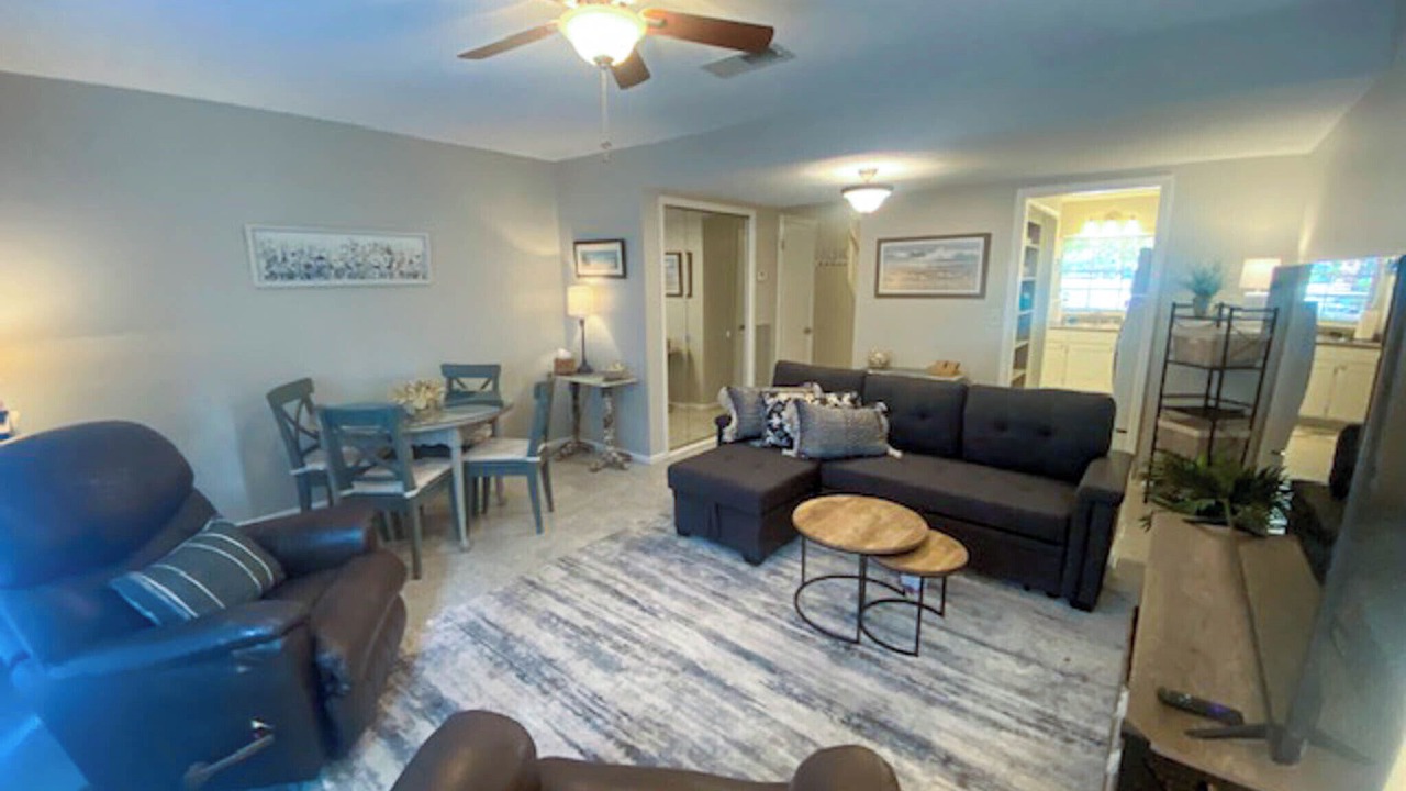 Photo of Livingroom in King City