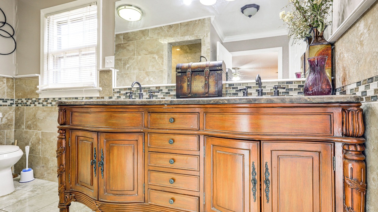 Photo of Bathroom in Riverdale