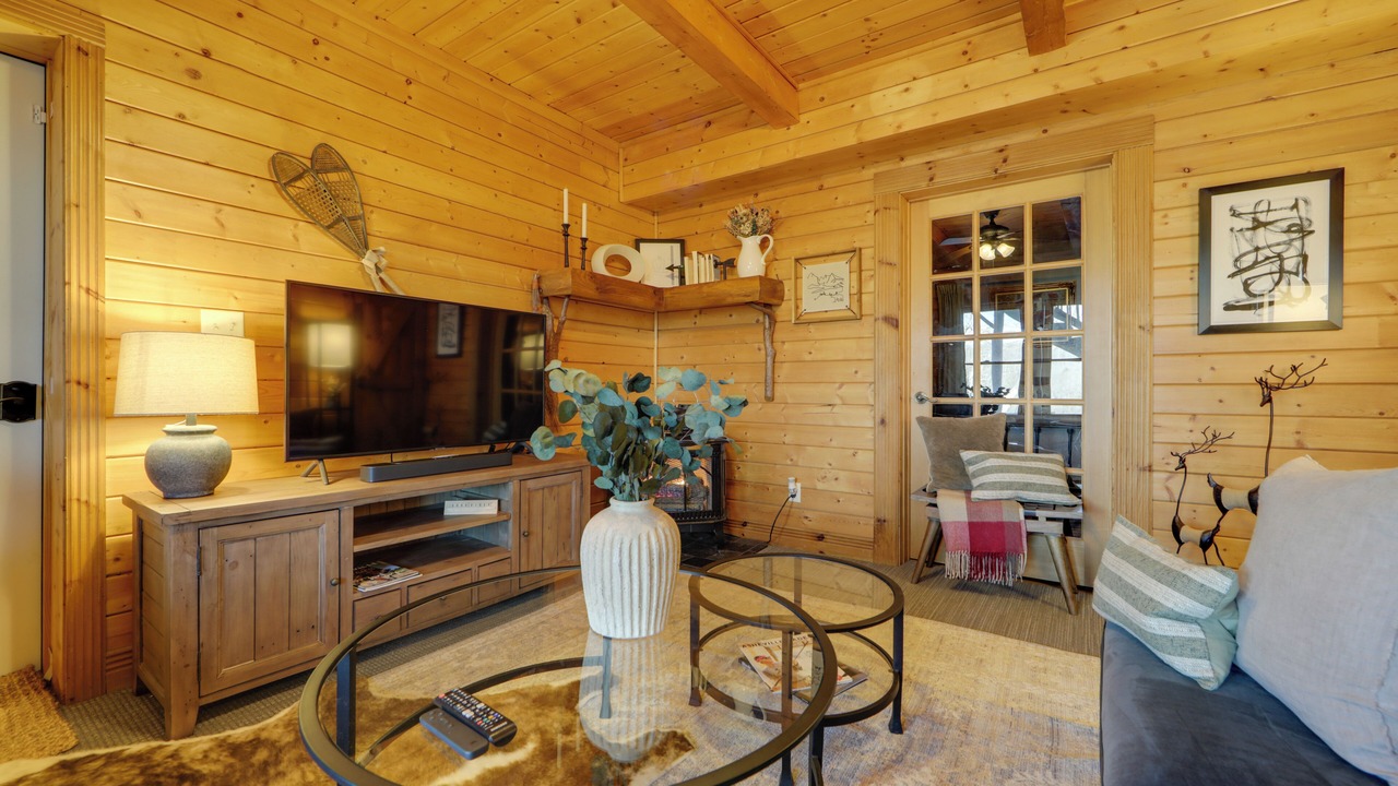 Photo of Livingroom in Mars Hill