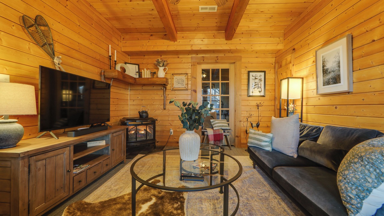 Photo of Livingroom in Mars Hill