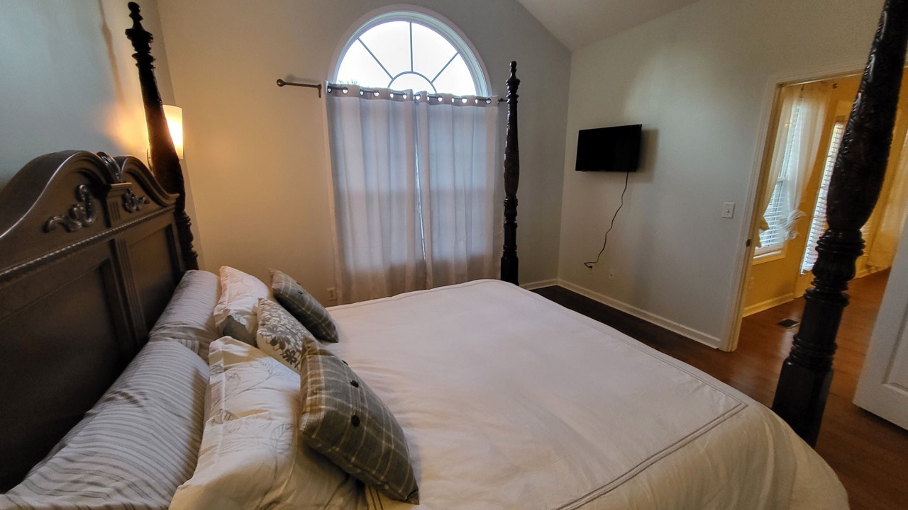 Photo of Bedroom in Guntersville