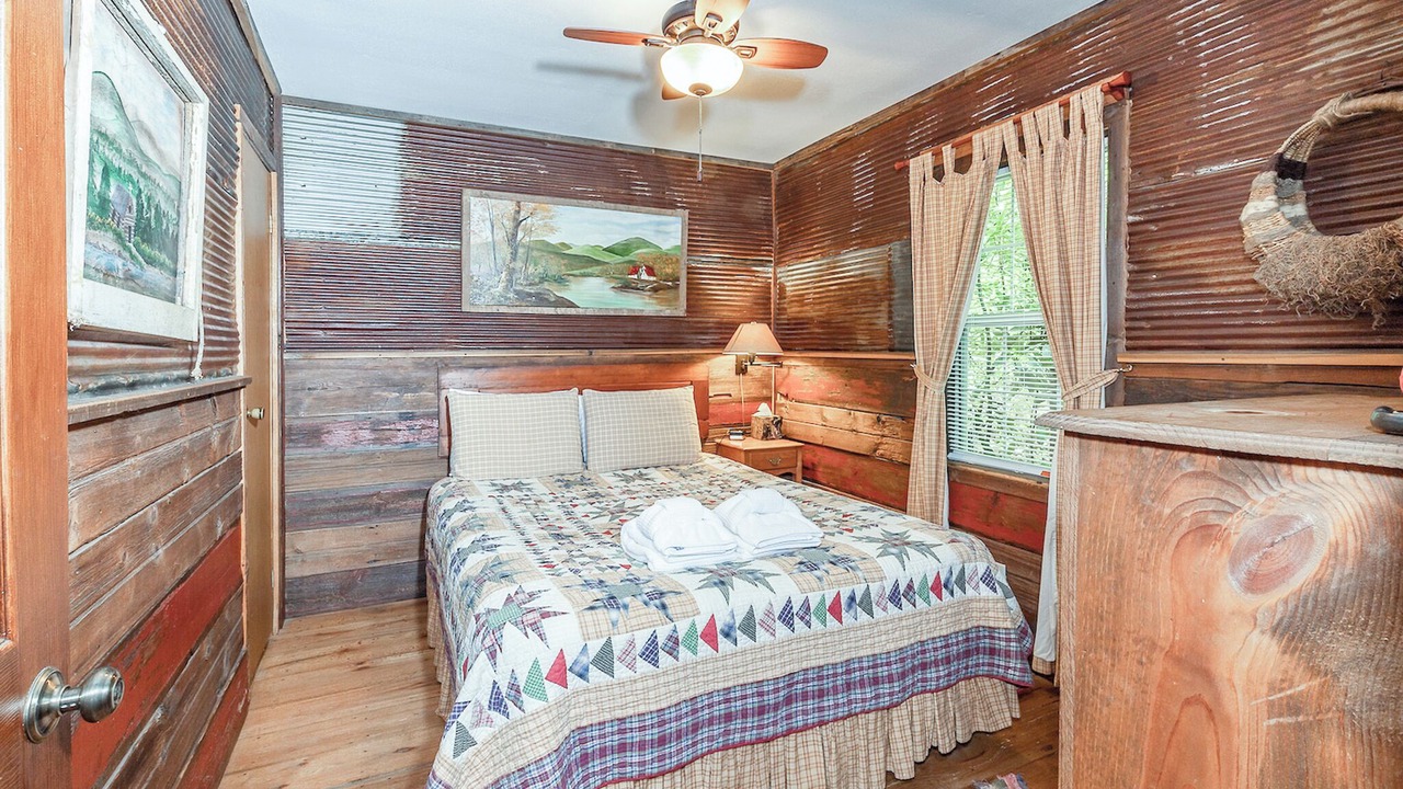Photo of Bedroom in Lake Toxaway