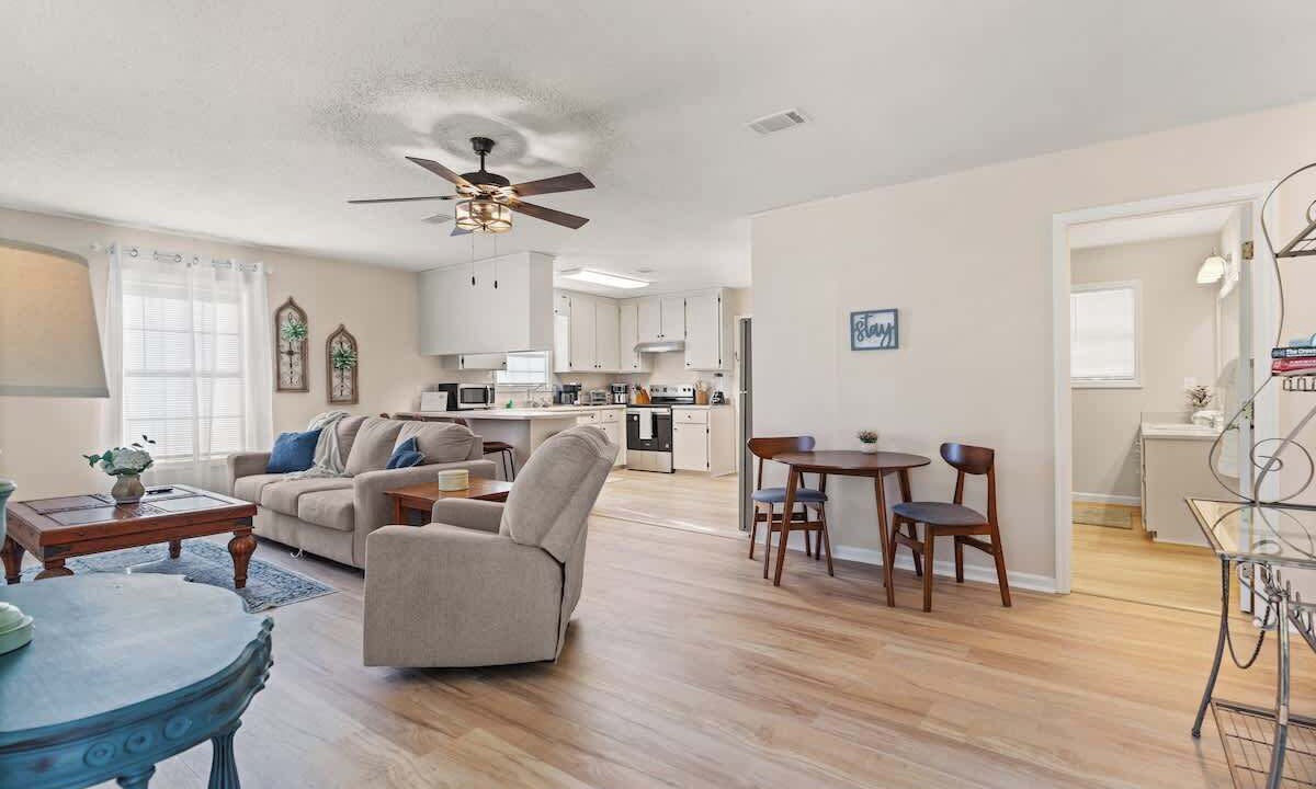 Photo of Livingroom in Dock Junction