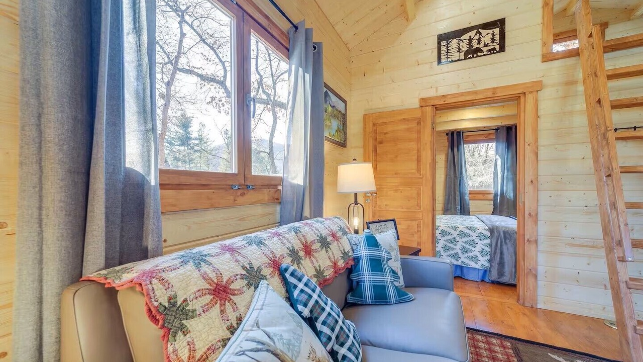 Photo of Livingroom in Waynesville