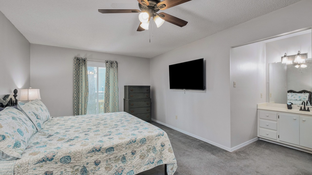 Photo of Bedroom in Dauphin Island