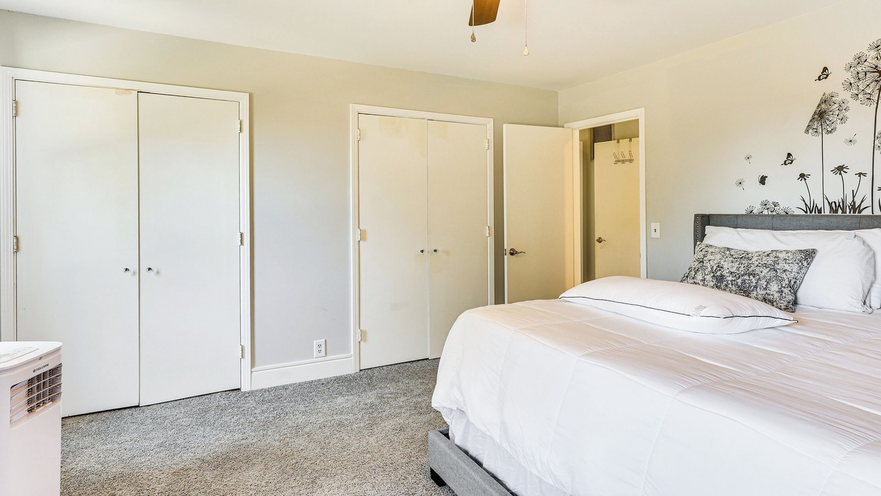 Photo of Bedroom in Country Club Estates