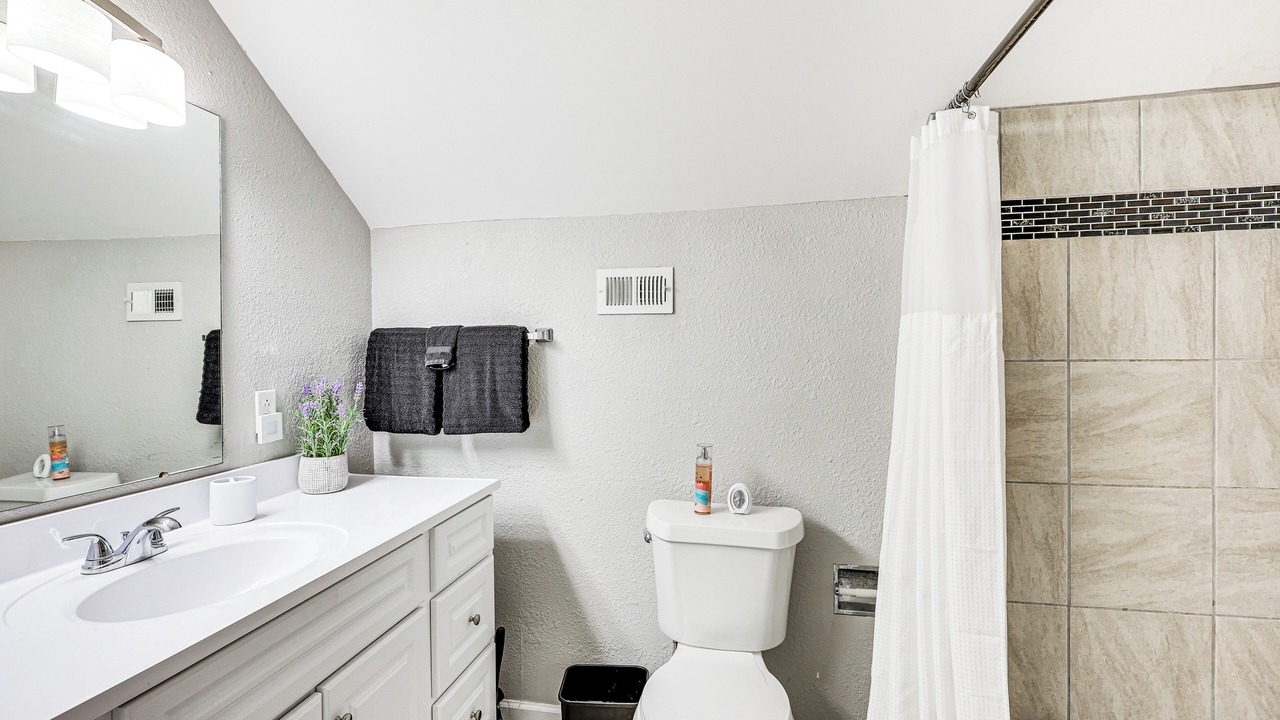 Photo of Bathroom in Country Club Estates