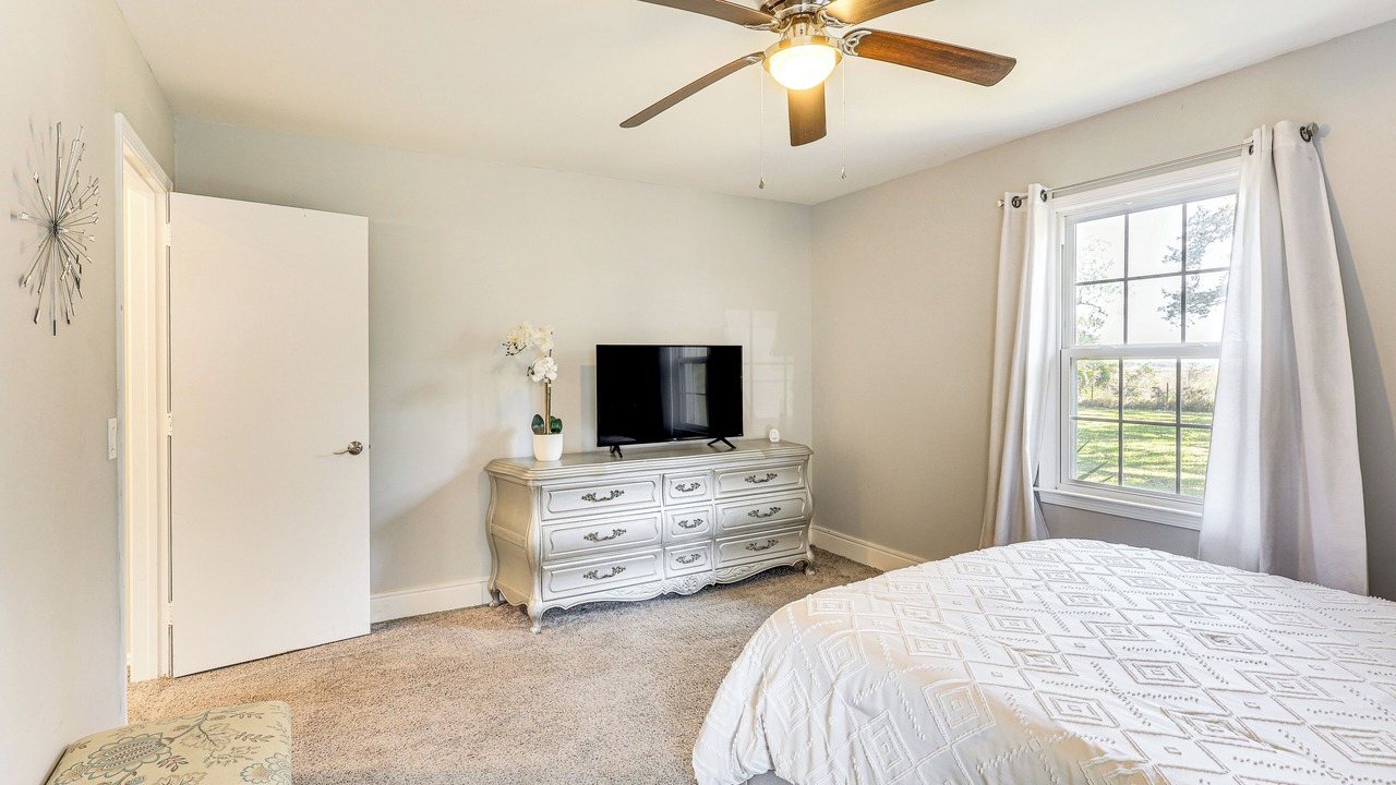 Photo of Bedroom in Country Club Estates