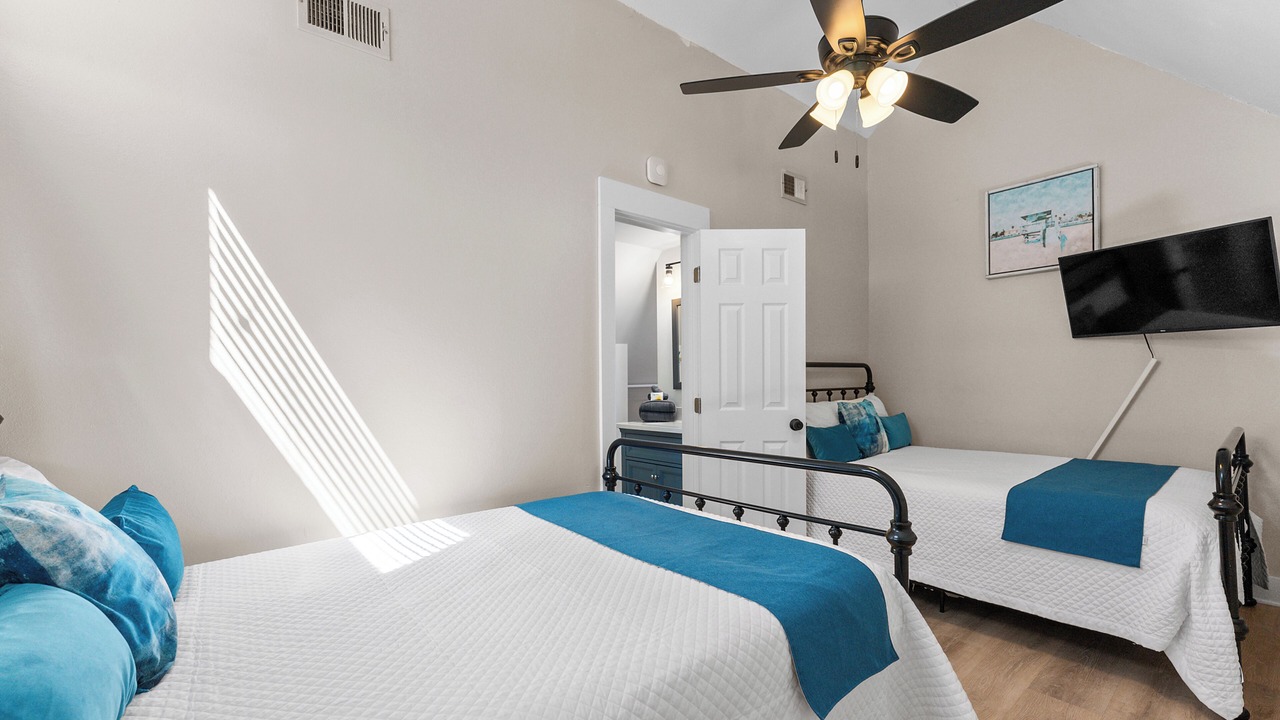 Photo of Bedroom in Orange Beach East