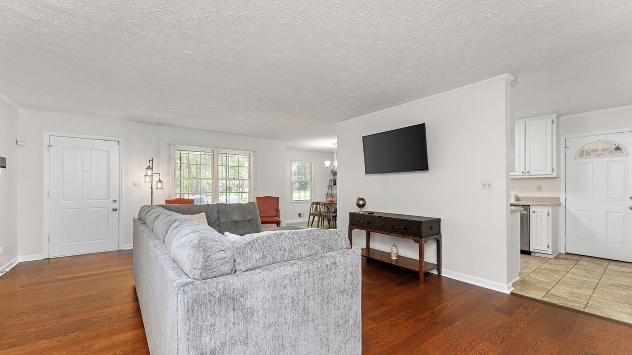 Photo of Livingroom in Riverdale