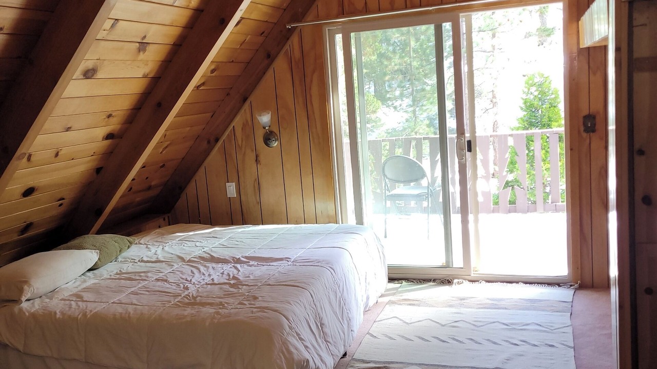 Photo of Bedroom in Fawnskin
