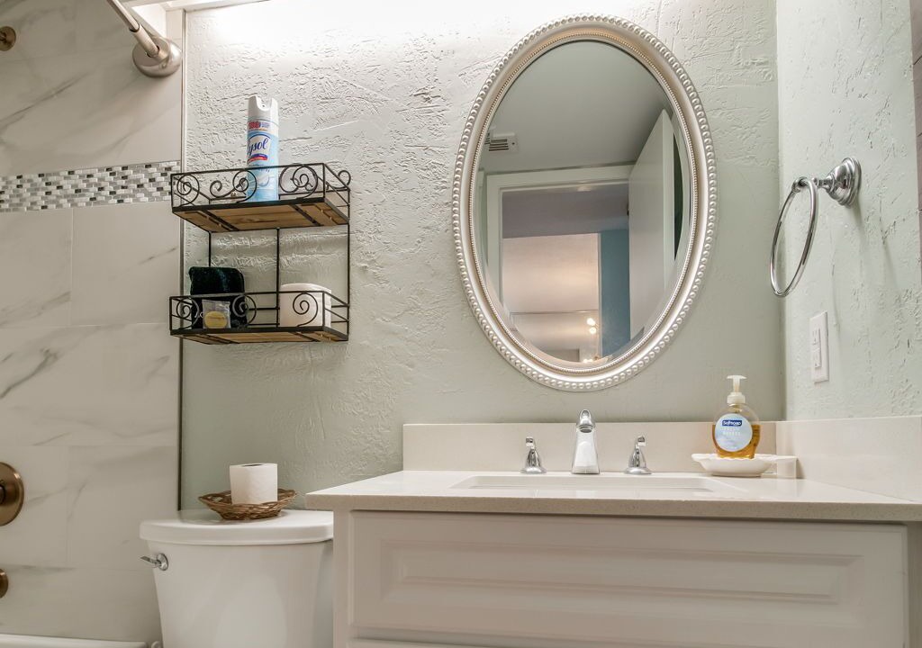 Photo of Bathroom in Orange Beach East