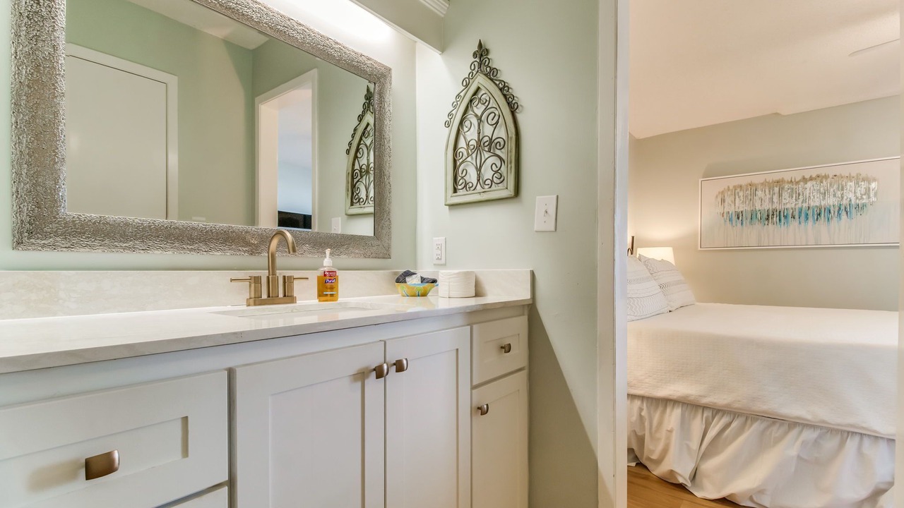 Photo of Bathroom in Orange Beach East