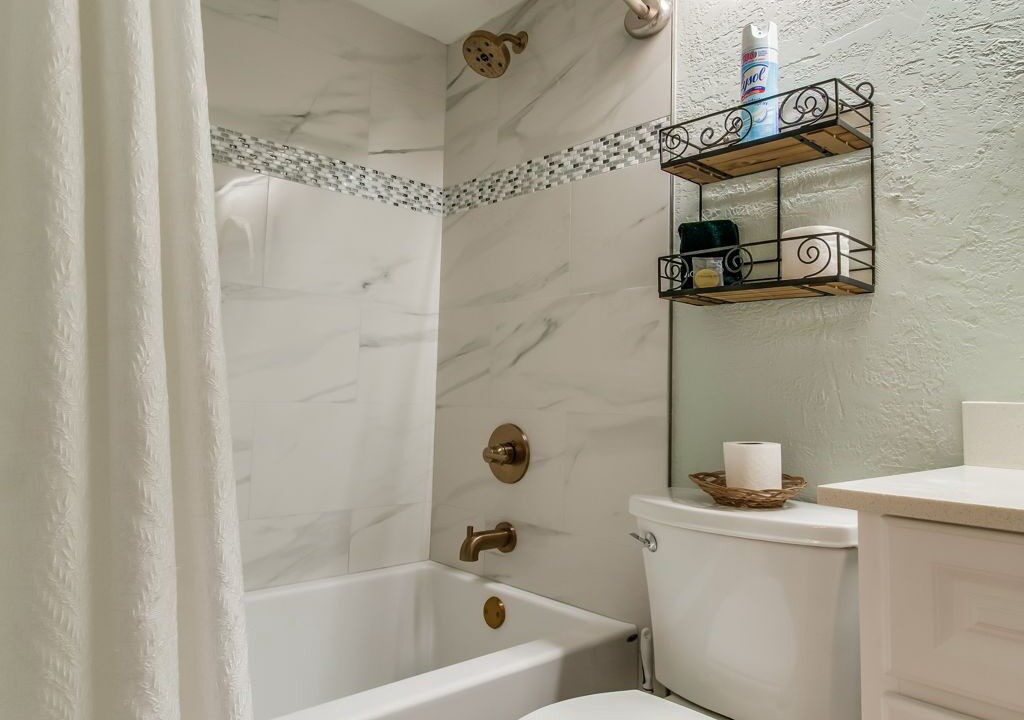 Photo of Bathroom in Orange Beach East
