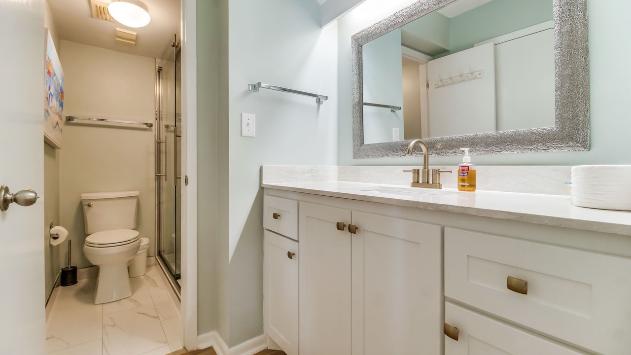 Photo of Bathroom in Orange Beach East