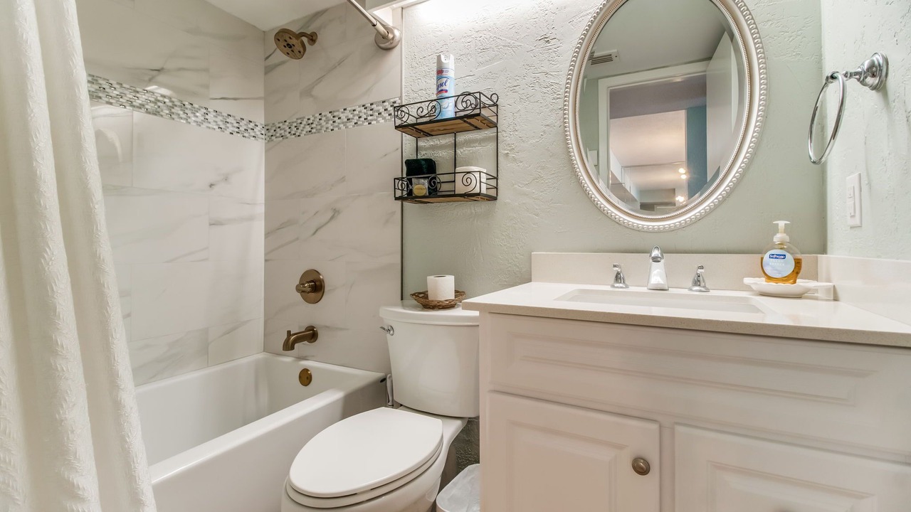 Photo of Bathroom in Orange Beach East