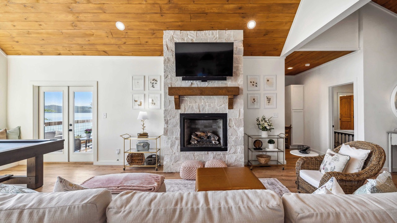 Photo of Livingroom in Dandridge