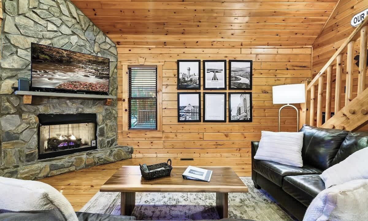 Photo of Livingroom in White Oak Lodge