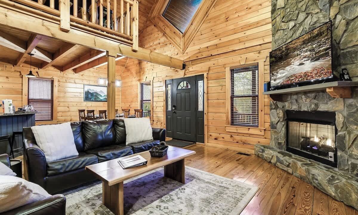 Photo of Livingroom in White Oak Lodge