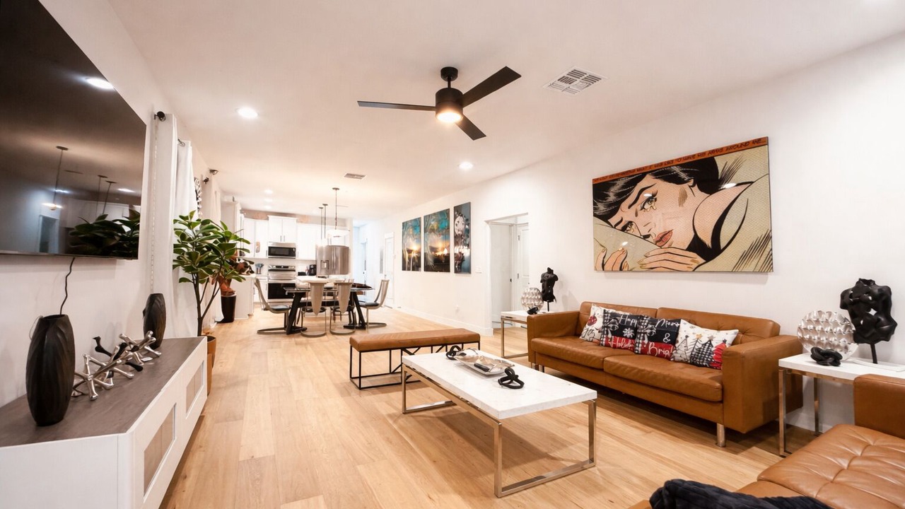 Photo of Livingroom in Five Points