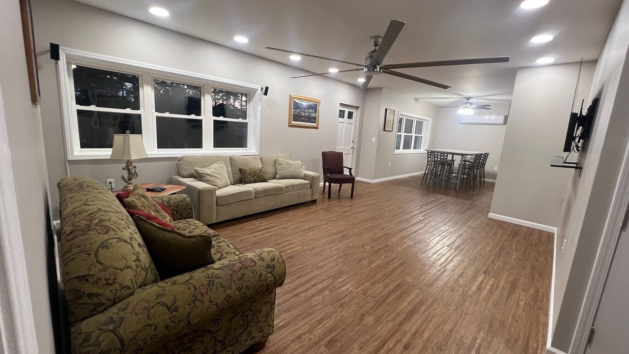 Photo of Livingroom in Forest Hills