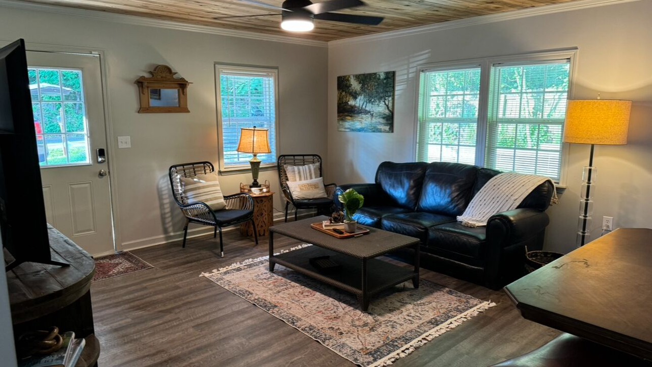 Photo of Livingroom in Guntersville