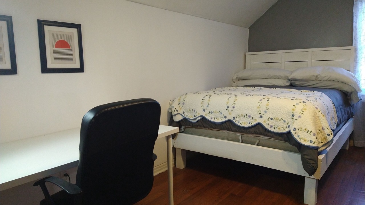 Photo of Bedroom in Jefferson Park