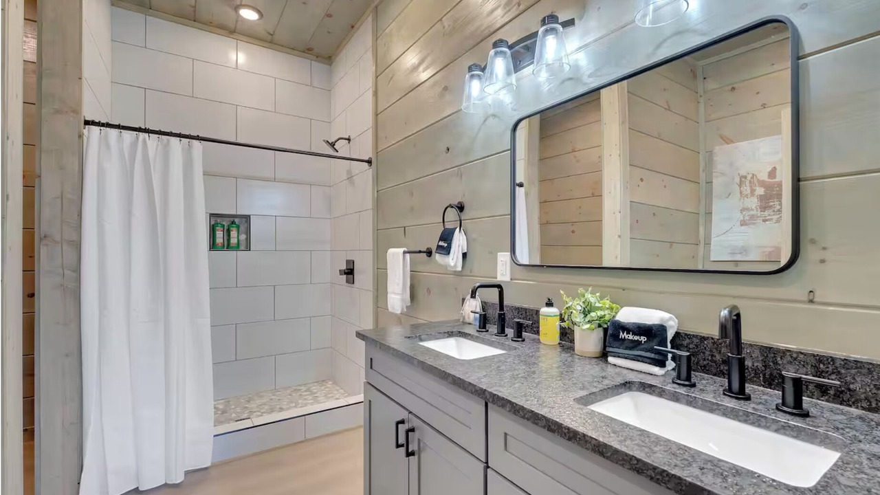 Photo of Bathroom in Sevierville