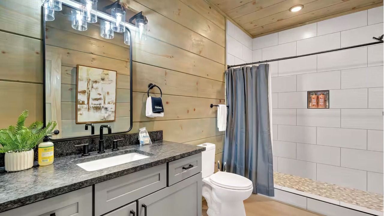Photo of Bathroom in Sevierville