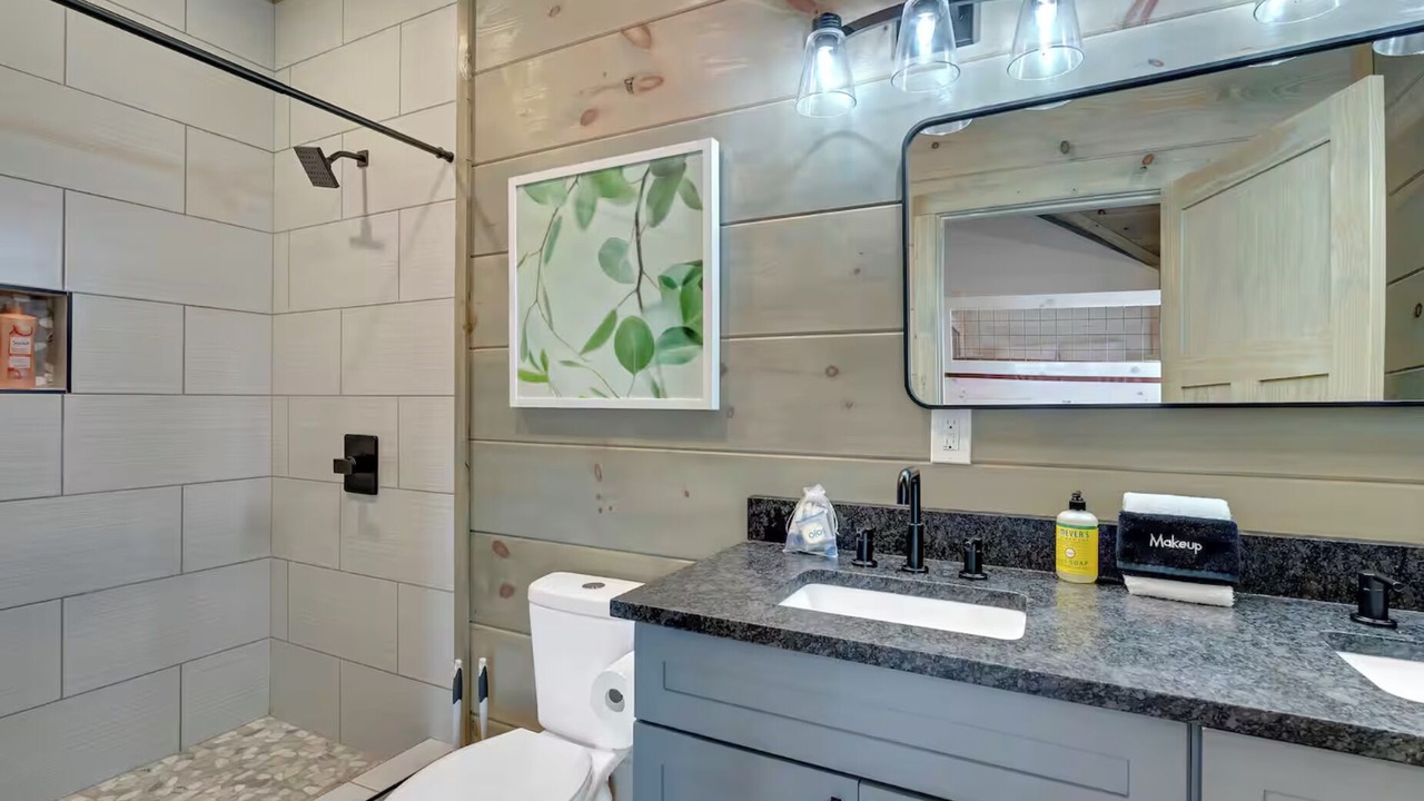 Photo of Bathroom in Sevierville