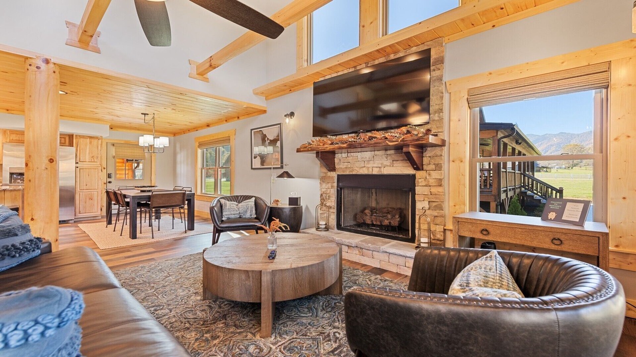 Photo of Livingroom in Maggie Valley