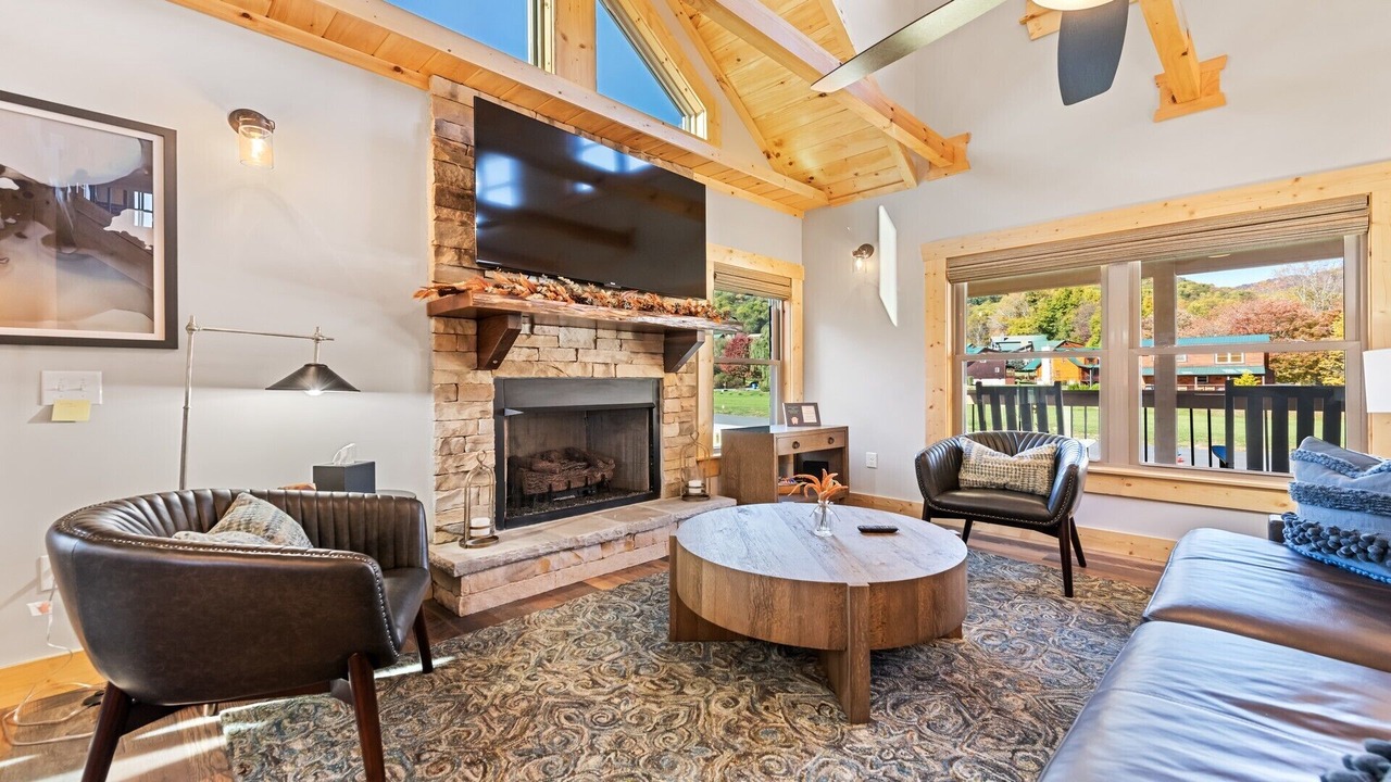 Photo of Livingroom in Maggie Valley