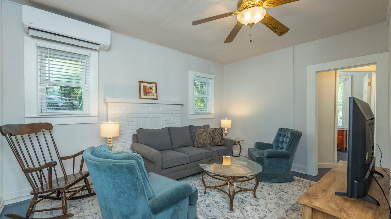Photo of Livingroom in Mars Hill