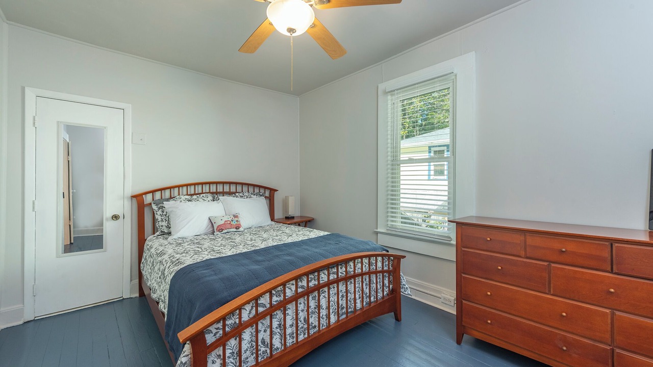 Photo of Bedroom in Mars Hill