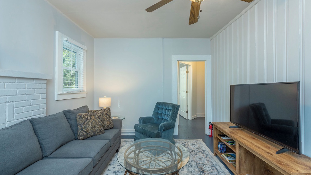 Photo of Livingroom in Mars Hill