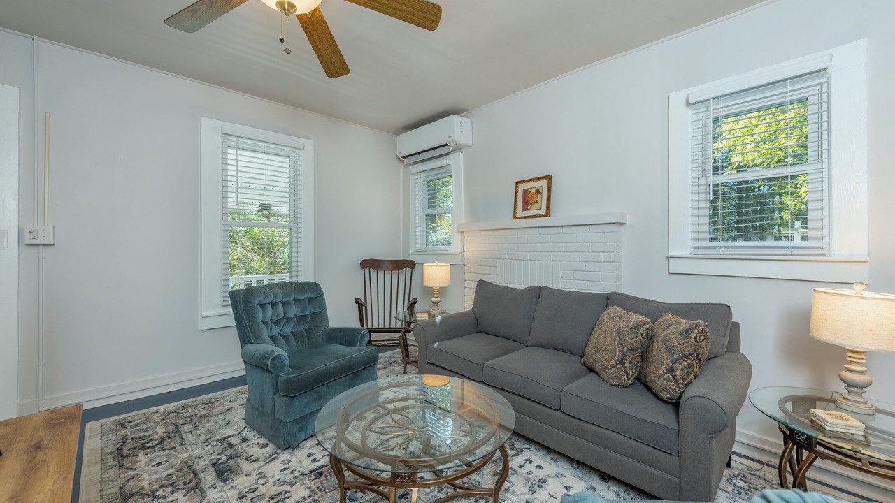 Photo of Livingroom in Mars Hill
