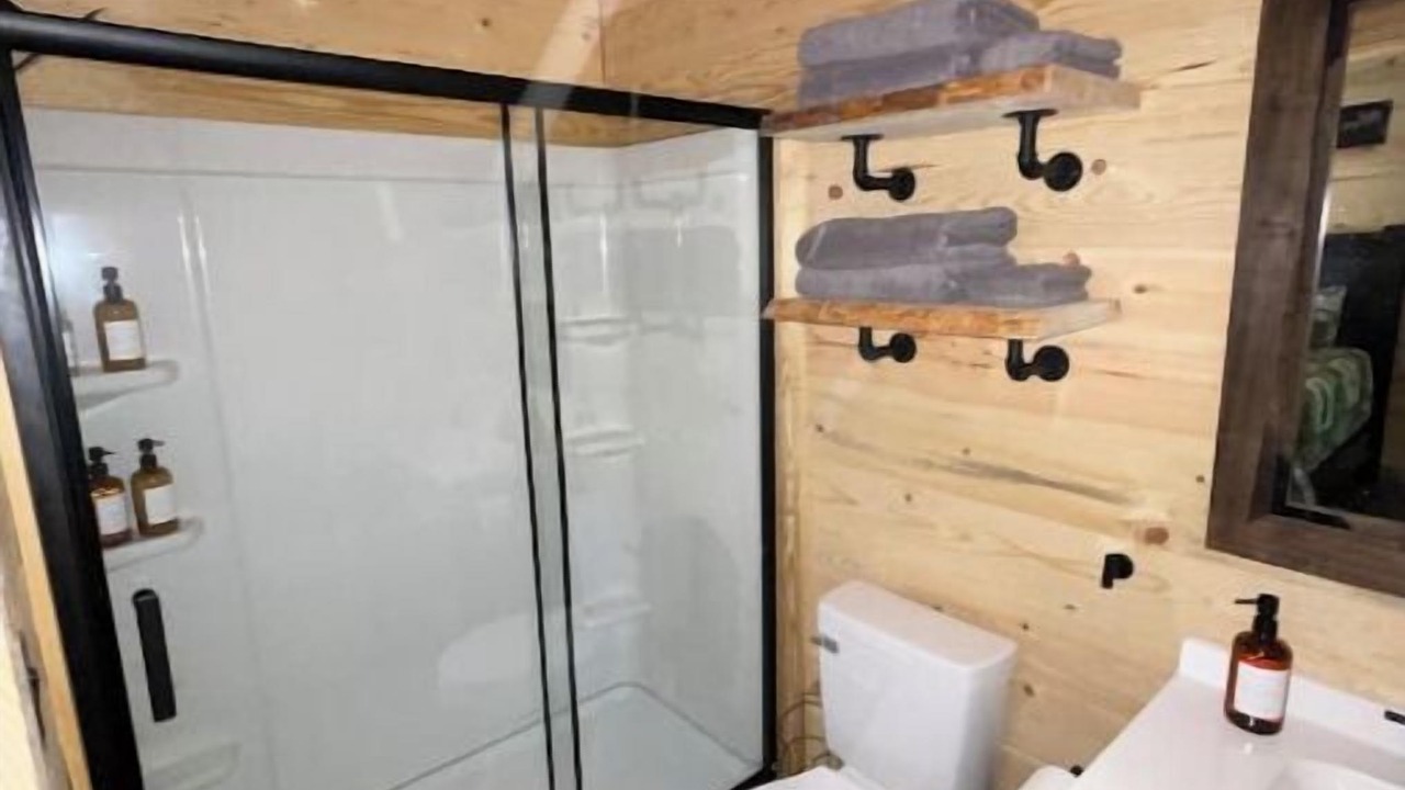 Photo of Bathroom in Cosby