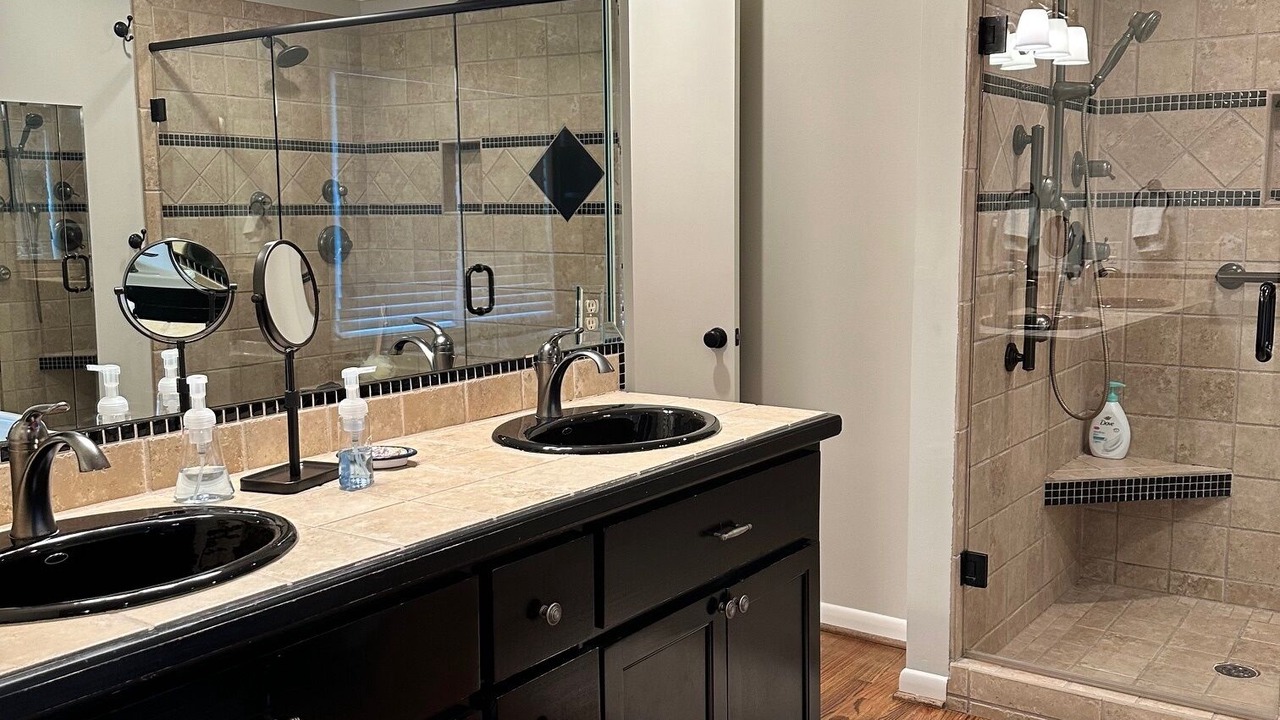 Photo of Bathroom in Guntersville
