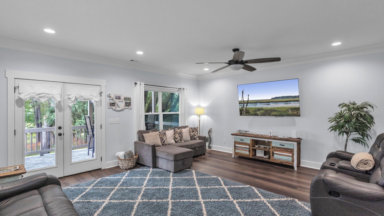 Photo of Livingroom in Midway