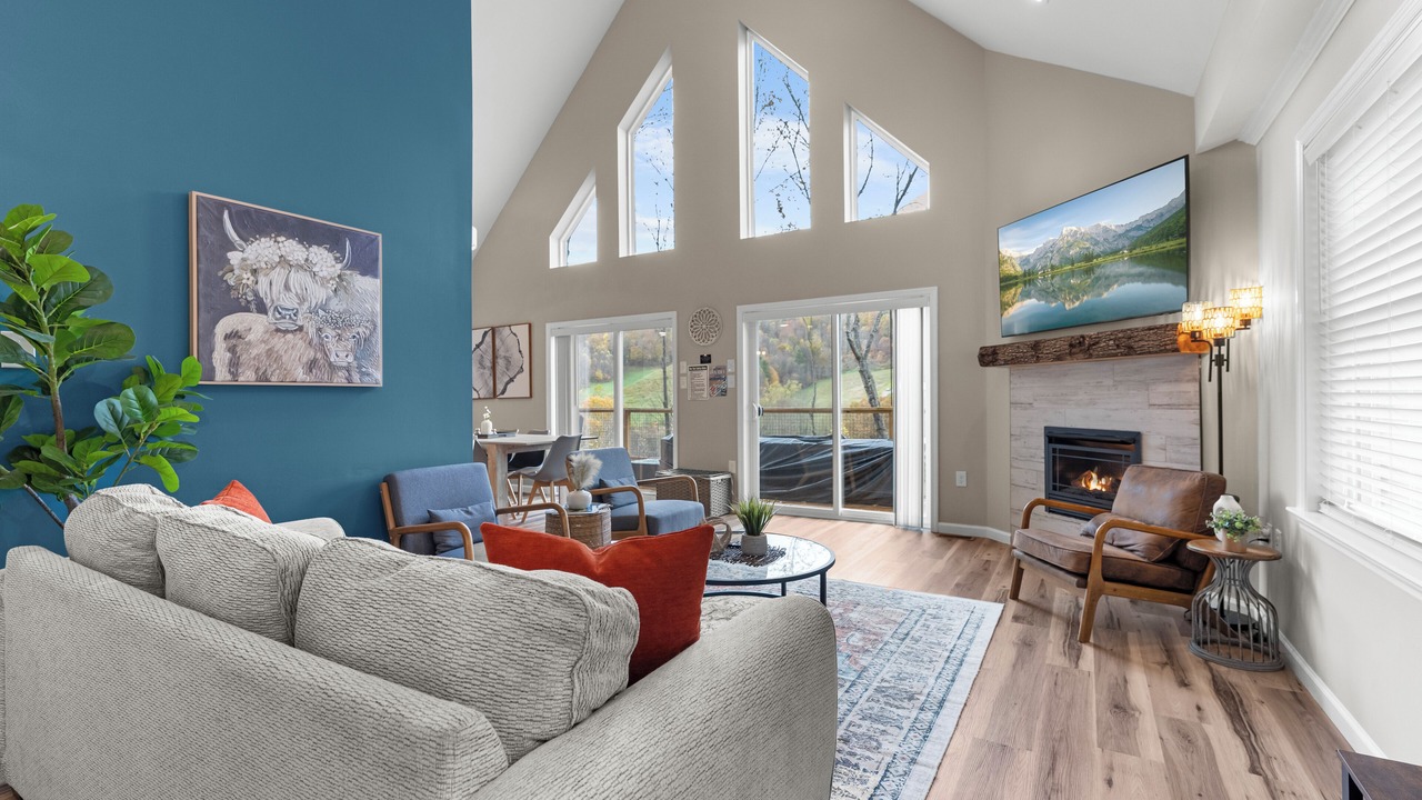 Photo of Livingroom in Heavens Holler