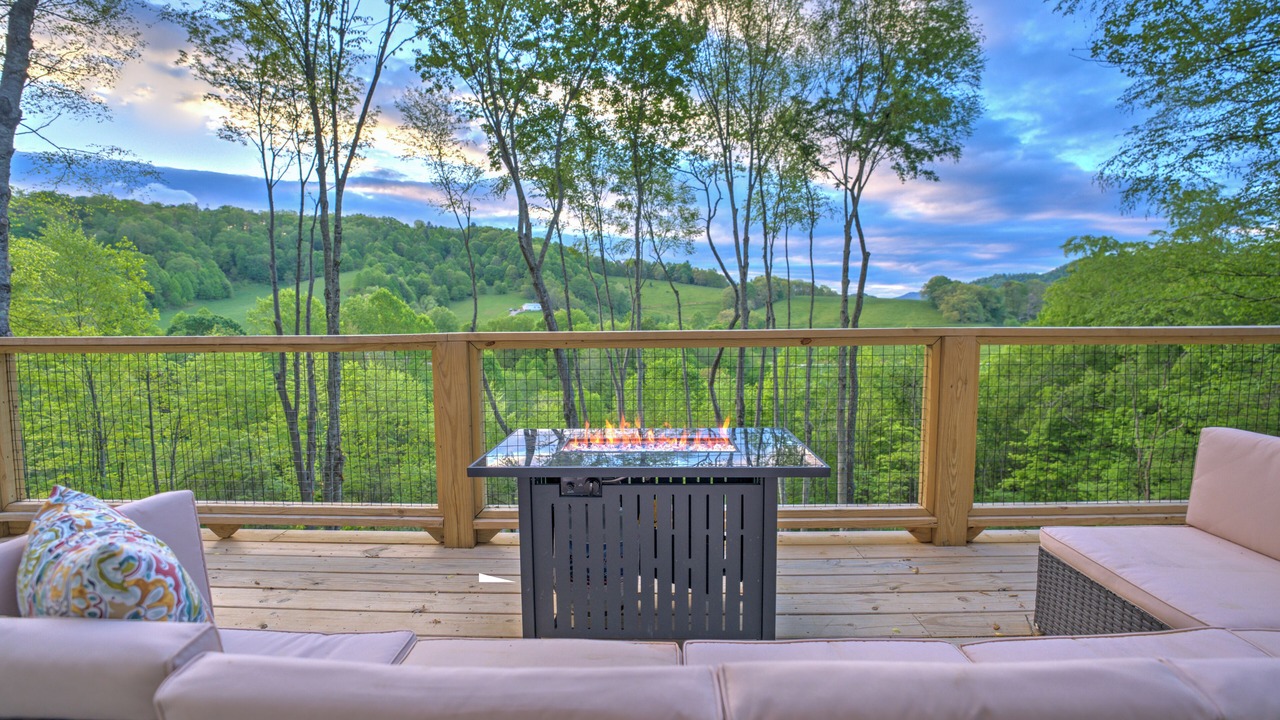 Photo of Patio Balcony in Heavens Holler