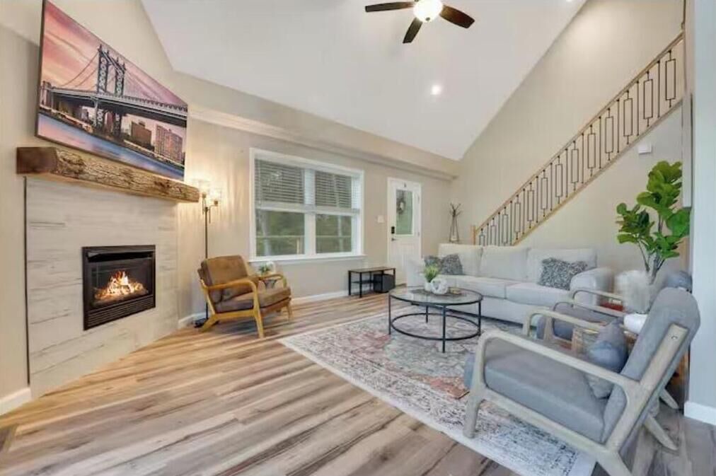 Photo of Livingroom in Heavens Holler