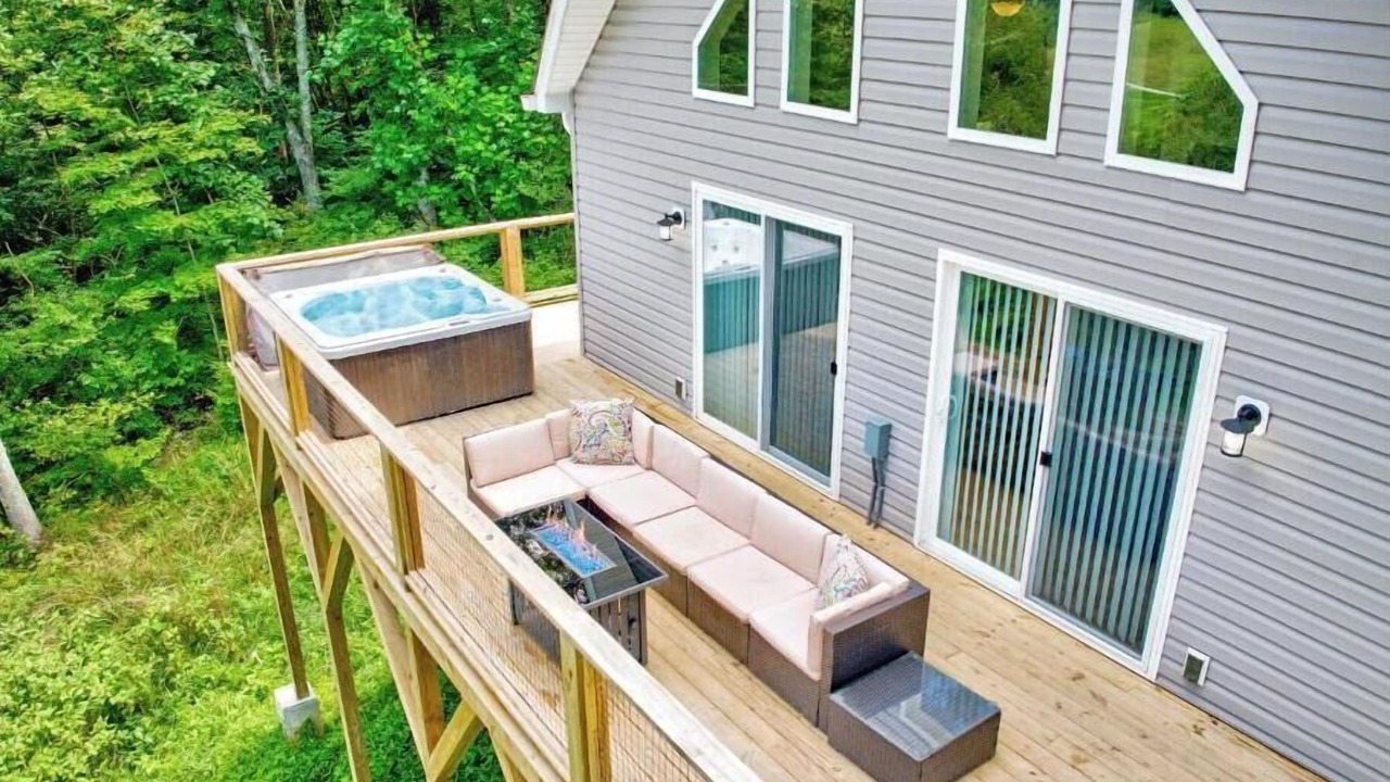 Photo of Patio Balcony in Heavens Holler
