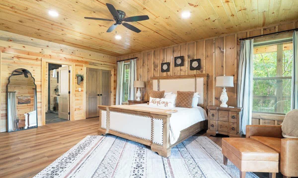 Photo of Bedroom in Gatlinburg