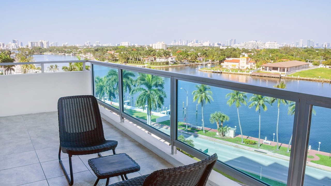 Photo of Patio Balcony in Mid Beach