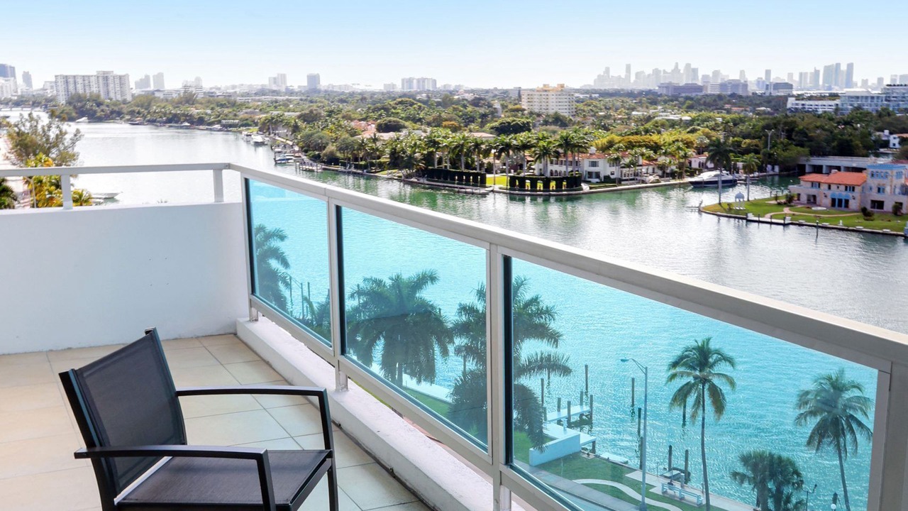 Photo of Patio Balcony in Mid Beach