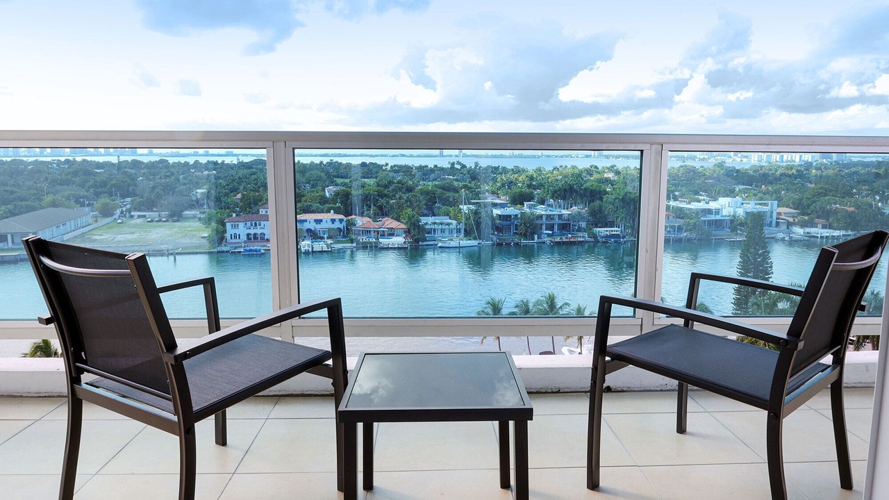 Photo of Patio Balcony in Mid Beach