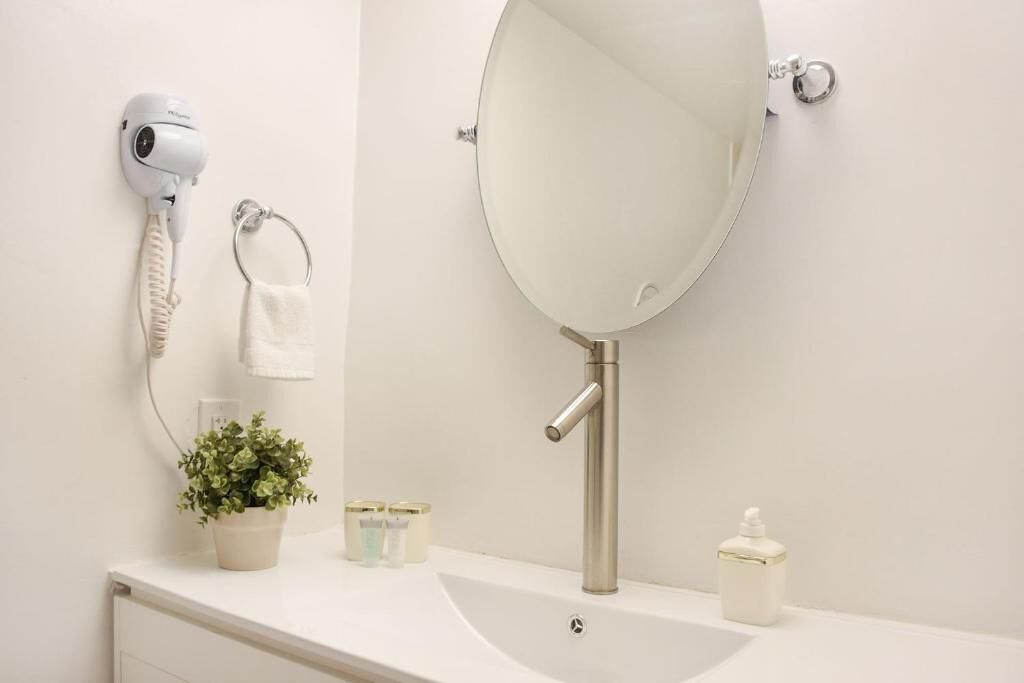 Photo of Bathroom in Mid Beach