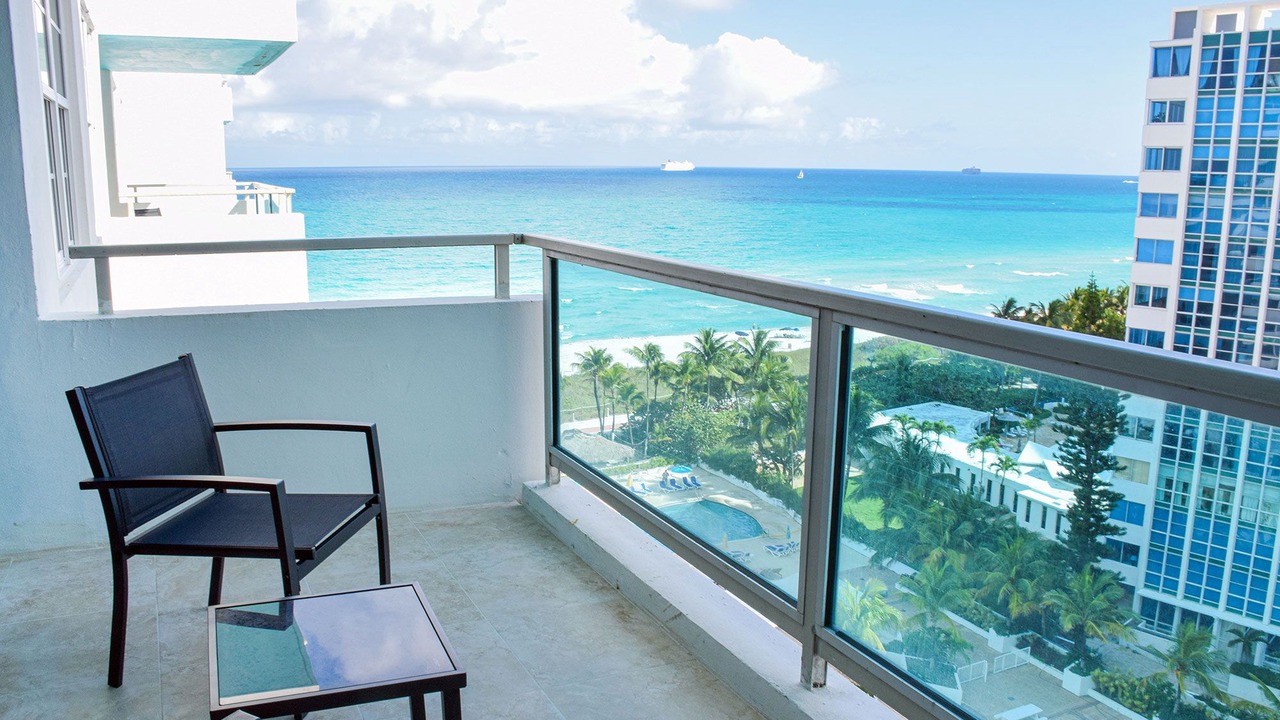 Photo of Patio Balcony in Mid Beach