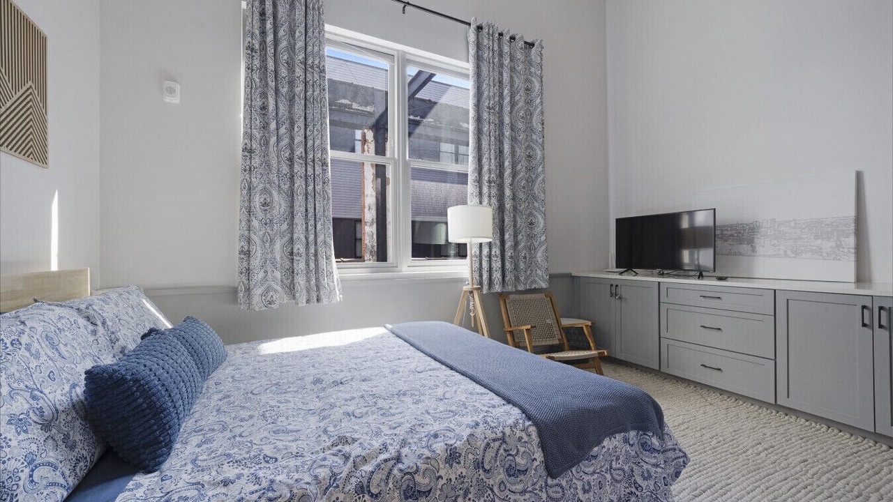 Photo of Bedroom in Central City